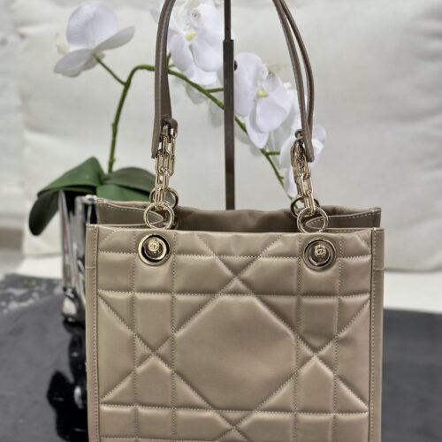 Dior Essential 26.5CM M8720 For CD Factory