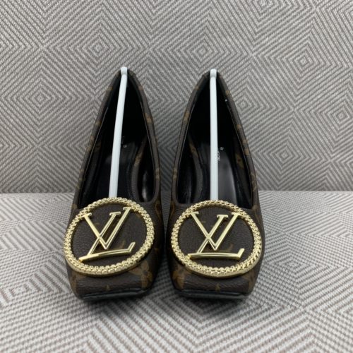 LV Shoes Size 35(only one)