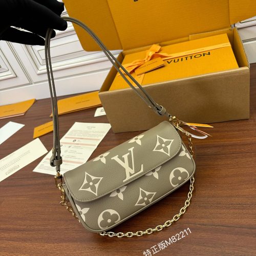 Louis Vuitton WALLET ON CHAIN IVY 23.5CM M82211 From Duty Free Factory