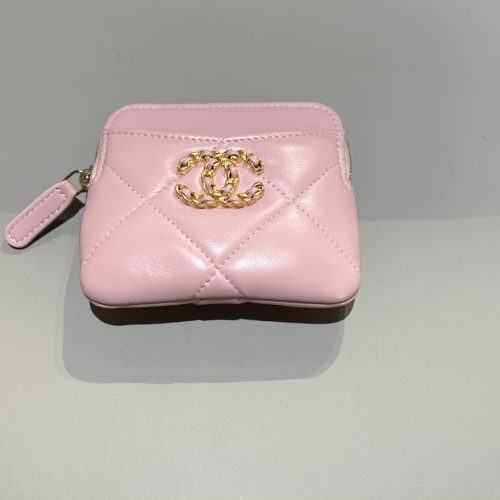 19 bag zippy wallet  pink lamskin 187 king