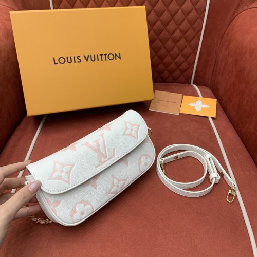 Louis Vuitton 𝐢𝐯𝐲 𝐖𝐎𝐂 23.5CM M83026 From Orange couch Factory