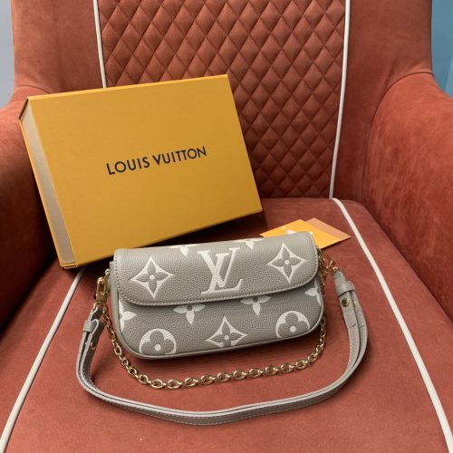 Louis Vuitton 𝐢𝐯𝐲 𝐖𝐎𝐂 23.5CM M82211 From Orange couch Factory