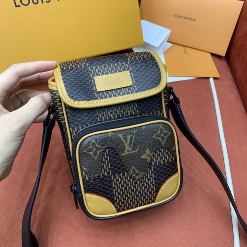 Louis Vuitton 𝐀𝐦𝐚𝐳𝐨𝐧𝐞 13CM N40357 From Orange couch Factory