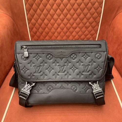 Louis Vuitton 𝐕𝐨𝐲𝐚𝐠𝐞𝐫 33CM M25121 From Orange couch Factory